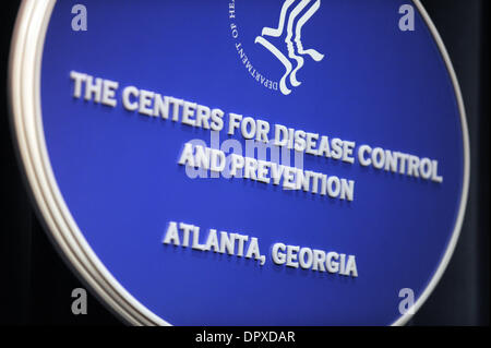 27. April 2009 - Atlanta, Georgia, USA - überwacht das Logo-Schild für die Centers for Disease Control and Prevention als die Agentur die Ausbreitung der Schweinegrippe Ausbruch von ihrem Hauptsitz in Atlanta, Georgia. Mehr als 226 Schweinegrippe-Fälle wurden in 30 Staaten in den Vereinigten Staaten ab dem 4. Mai 2009 bestätigt. Die Ergebnisse sind mehr von Labortests endlich durch dann einen uhte Stockfoto