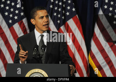 18. Februar 2009 - Mesa, Arizona, USA - Präsident BARACK OBAMA hält eine Rede über seinen Plan zur Bewältigung der Nation Abschottung Krise an Dobson High School in Mesa (Credit-Bild: © Laura Segall/ZUMA drücken) Stockfoto