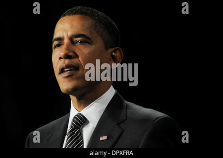 18. Februar 2009 - Mesa, Arizona, USA - Präsident BARACK OBAMA hält eine Rede über seinen Plan zur Bewältigung der Nation Abschottung Krise an Dobson High School in Mesa (Credit-Bild: © Laura Segall/ZUMA drücken) Stockfoto