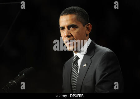 18. Februar 2009 - Mesa, Arizona, USA - Präsident BARACK OBAMA hält eine Rede über seinen Plan zur Bewältigung der Nation Abschottung Krise an Dobson High School in Mesa (Credit-Bild: © Laura Segall/ZUMA drücken) Stockfoto