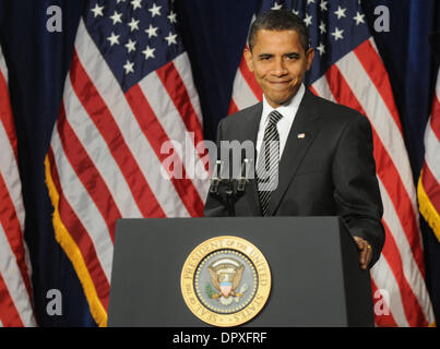 18. Februar 2009 - Mesa, Arizona, USA - Präsident BARACK OBAMA hält eine Rede über seinen Plan zur Bewältigung der Nation Abschottung Krise an Dobson High School in Mesa (Credit-Bild: © Laura Segall/ZUMA drücken) Stockfoto