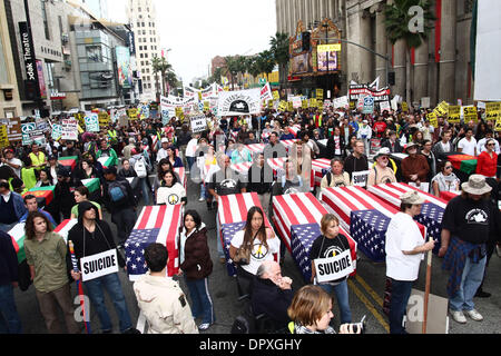 21. März 2009 marschiert - Hollywood, Kalifornien, USA - A große Anti-Kriegs-Protest unter der Leitung von Veteran-Aktivist-Autor RON KOVIC ("geboren am 4. Juli") durch die Straßen von Hollywood zum 6. Jahrestag der Invasion des Irak durch US-Truppen auf Samstag, 21. März 2009. (Kredit-Bild: © Chris Lee/ZUMA Press) Stockfoto