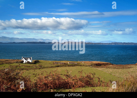 Blick auf Raasay über Loch Carron, Schottisches Hochland Stockfoto