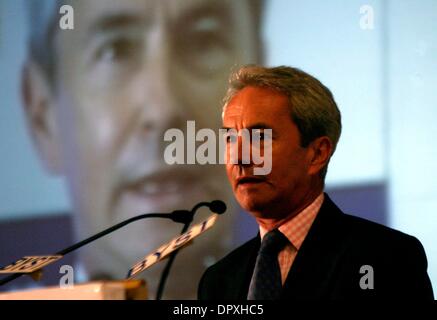 28. April 2009 veranstalteten - Neu-Delhi, Indien - Hochkommissar in Indien, SIR RICHARD STAGG Adressen an eine Konferenz zum Thema "Unternehmertum - eine Lösung für Jugendarbeitslosigkeit" Confederation of Indian Industry (CII) und Bharatiya Yuva Shakti Vertrauen (BYST). (Kredit-Bild: © M. Lakshman/ZUMA Press) Stockfoto