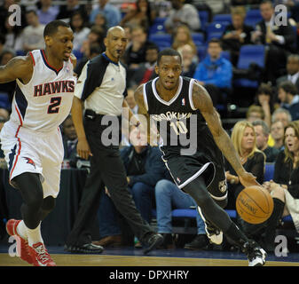 London, UK. 16. Januar 2014. Brooklyn Nets Guard Tyshawn Taylor [10] in Aktion während der NBA Spiel der regulären Saison zwischen den Atlanta Hawks und der Brooklyn Nets von der O2 Arena. Bildnachweis: Aktion Plus Sport/Alamy Live-Nachrichten Stockfoto