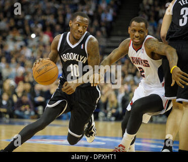 London, UK. 16. Januar 2014. Brooklyn Nets Guard Tyshawn Taylor [10] in Aktion während der NBA Spiel der regulären Saison zwischen den Atlanta Hawks und der Brooklyn Nets von der O2 Arena. Bildnachweis: Aktion Plus Sport/Alamy Live-Nachrichten Stockfoto