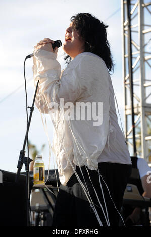 19. April 2009 - Indio, Kalifornien; USA - Sänger ANTONY HEGARTY der Band Antony und der Johnsons tritt im Feld Empire Polo als Teil des Coachella Music & Arts Festival 2009.  Die drei Festivaltage mehrstufige zieht Tausende von verschiedener Künstler auf fünf verschiedenen Bühnen zu sehen.  Copyright 2009 Jason Moore (Kredit-Bild: © Jason Moore/ZUMA Press) Stockfoto