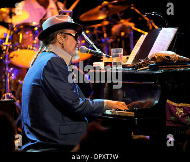 1. Mai 2009 führt - New Orleans, Louisiana, USA - Musiker DR. JOHN live als seine 2009 Tour macht, die Halt in das House of Blues im French Quarter von New Orleans gelegen. (Kredit-Bild: © Jason Moore/ZUMA Press) Stockfoto