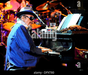 1. Mai 2009 führt - New Orleans, Louisiana, USA - Musiker DR. JOHN live als seine 2009 Tour macht, die Halt in das House of Blues im French Quarter von New Orleans gelegen. (Kredit-Bild: © Jason Moore/ZUMA Press) Stockfoto