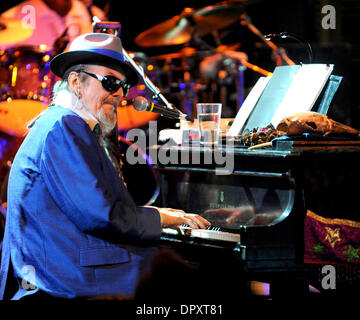 1. Mai 2009 führt - New Orleans, Louisiana, USA - Musiker DR. JOHN live als seine 2009 Tour macht, die Halt in das House of Blues im French Quarter von New Orleans gelegen. (Kredit-Bild: © Jason Moore/ZUMA Press) Stockfoto