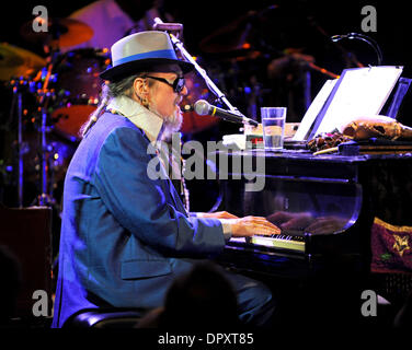 1. Mai 2009 führt - New Orleans, Louisiana, USA - Musiker DR. JOHN live als seine 2009 Tour macht, die Halt in das House of Blues im French Quarter von New Orleans gelegen. (Kredit-Bild: © Jason Moore/ZUMA Press) Stockfoto