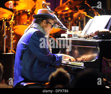 1. Mai 2009 führt - New Orleans, Louisiana, USA - Musiker DR. JOHN live als seine 2009 Tour macht, die Halt in das House of Blues im French Quarter von New Orleans gelegen. (Kredit-Bild: © Jason Moore/ZUMA Press) Stockfoto