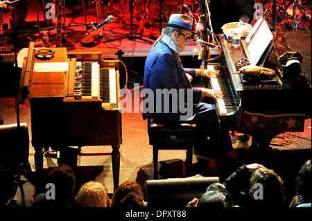 1. Mai 2009 führt - New Orleans, Louisiana, USA - Musiker DR. JOHN live als seine 2009 Tour macht, die Halt in das House of Blues im French Quarter von New Orleans gelegen. (Kredit-Bild: © Jason Moore/ZUMA Press) Stockfoto