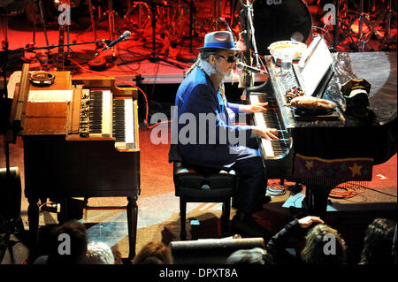 1. Mai 2009 führt - New Orleans, Louisiana, USA - Musiker DR. JOHN live als seine 2009 Tour macht, die Halt in das House of Blues im French Quarter von New Orleans gelegen. (Kredit-Bild: © Jason Moore/ZUMA Press) Stockfoto