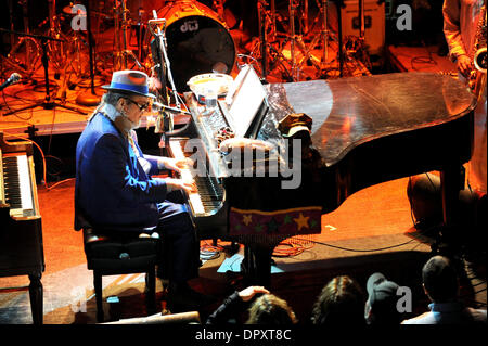 1. Mai 2009 führt - New Orleans, Louisiana, USA - Musiker DR. JOHN live als seine 2009 Tour macht, die Halt in das House of Blues im French Quarter von New Orleans gelegen. (Kredit-Bild: © Jason Moore/ZUMA Press) Stockfoto