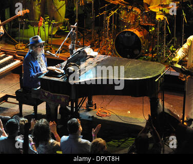 1. Mai 2009 führt - New Orleans, Louisiana, USA - Musiker DR. JOHN live als seine 2009 Tour macht, die Halt in das House of Blues im French Quarter von New Orleans gelegen. (Kredit-Bild: © Jason Moore/ZUMA Press) Stockfoto