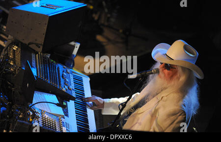 29. Januar 2009 tritt - Raleigh, North Carolina, USA - legendäre Musiker LEON RUSSELL als seine 2009 Tour macht, die ein Stopp an der Lincoln-Theater befindet sich in der Innenstadt von Raleigh. (Kredit-Bild: © Jason Moore/ZUMA Press) Stockfoto