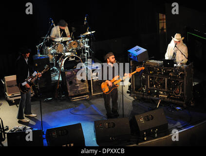 29. Januar 2009 tritt - Raleigh, North Carolina, USA - legendäre Musiker LEON RUSSELL als seine 2009 Tour macht, die ein Stopp an der Lincoln-Theater befindet sich in der Innenstadt von Raleigh. (Kredit-Bild: © Jason Moore/ZUMA Press) Stockfoto