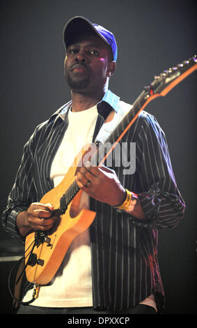 30. Januar 2009 hält - Myrtle Beach, South Carolina, USA - Gitarrist KEITH STERLING der Band, die The Wailers live als ihre 2009-Exodus-Tour führt, in das House of Blues. (Kredit-Bild: © Jason Moore/ZUMA Press) Stockfoto