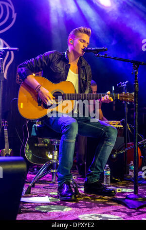 Detroit, Michigan, USA. 15. Januar 2014. Pop-Sensation CODY SIMPSON auf seiner Acoustic Sessions Tour in St. Andrews Hall in Detroit, MI 15. Januar 2014 Credit: Marc Nader/ZUMA Wire/ZUMAPRESS.com/Alamy Live News Stockfoto