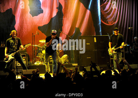 28. April 2009 durchführen - Myrtle Beach, South Carolina, USA - Musiker der Band PENNYWISE live als ihre Tour 2009 macht, die ein Stopp im House of Blues in Myrtle Beach entfernt. (Kredit-Bild: © Jason Moore/ZUMA Press) Stockfoto