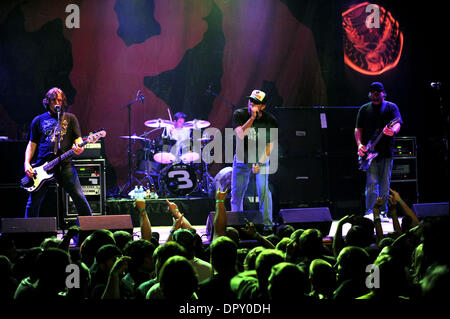 28. April 2009 durchführen - Myrtle Beach, South Carolina, USA - Musiker der Band PENNYWISE live als ihre Tour 2009 macht, die ein Stopp im House of Blues in Myrtle Beach entfernt. (Kredit-Bild: © Jason Moore/ZUMA Press) Stockfoto