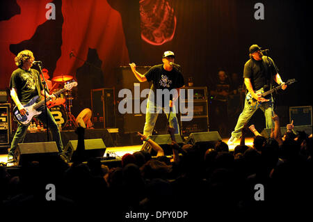 28. April 2009 durchführen - Myrtle Beach, South Carolina, USA - Musiker der Band PENNYWISE live als ihre Tour 2009 macht, die ein Stopp im House of Blues in Myrtle Beach entfernt. (Kredit-Bild: © Jason Moore/ZUMA Press) Stockfoto