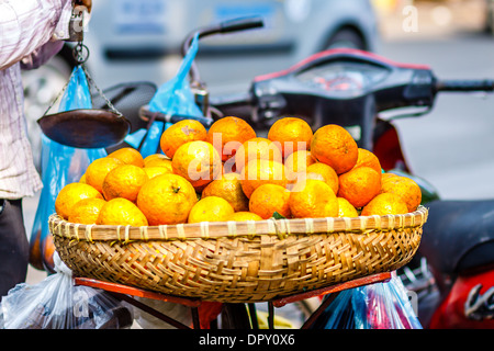 Straßenmarkt in Hanoi, Vietnam Stockfoto