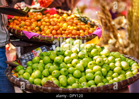 Straßenmarkt in Hanoi, Vietnam Stockfoto