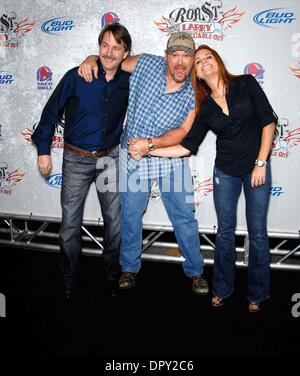 Jeff Foxworthy, Larry the Cable Guy und Cara Whitney während der Comedy Central Roast von LARRY THE CABLE GUY, im Warner-Bros.-Studio-Menge, am 1. März 2009, in Burbank, Kalifornien statt... Foto: Michael Germana - Globe Photos.K61110MGE (Kredit-Bild: © Michael Germana/Globe Photos/ZUMAPRESS.com) Stockfoto