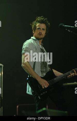 27. April 2009 - Norfolk, Virginia, USA - NEW ROCK REVOLUTION Band und Grammy-Preisträger, KINGS OF LEON am konstante Center der Old Dominion University in Norfolk. (Kredit-Bild: © Jeff Moore/ZUMA Press) Stockfoto