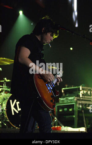 27. April 2009 - Norfolk, Virginia, USA - NEW ROCK REVOLUTION Band und Grammy-Preisträger, KINGS OF LEON am konstante Center der Old Dominion University in Norfolk. (Kredit-Bild: © Jeff Moore/ZUMA Press) Stockfoto