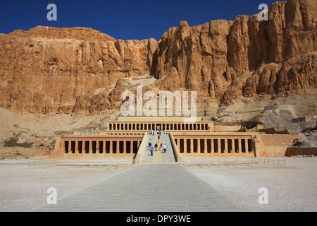 Der Tempel der Hatschepsut in das Tal der Könige bei Luxor in Ägypten Stockfoto