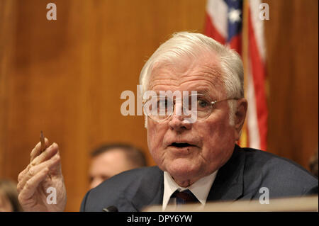 8. Januar 2009 - Washington, District Of Columbia, USA - Senator TED KENNEDY, D -MA, leitet eine Bestätigung hören Senat Gesundheit, Bildung, Arbeit und Renten Ausschuss für Tom Daschle, gewählter Präsident Obama nominierte, die uns Department of Health And Human Services leiten. (Kredit-Bild: © Jay Mallin/ZUMA Press) Stockfoto