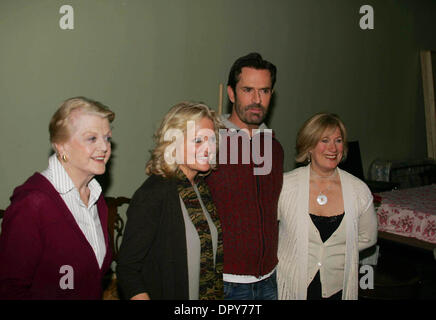 K60962RM. NOEL COWARD '' BLITHE SPIRIT'' PROBE PRESSE KONFERENZ SECOND STAGE THEATER IN NEW YORK CITY 01-30-2009.PHOTOS VON RICK MACKLER ENTFERNUNGSMESSER-GLOBE FOTOS INC. Â © 2009.ANGELA LANSBURY, CHRISTINE EBERSOLE, RUPERT EVERETT und JAYNE ATKINSON (Kredit-Bild: © Rick Mackler/Globe Photos/ZUMAPRESS.com) Stockfoto