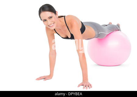 Fit Woman doing Push ups auf Fitness-Ball Stockfoto