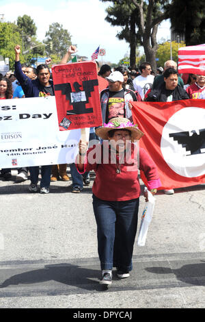 4. April 2009 - Los Angeles, Kalifornien, USA - 11. jährliche Cesar Chavez gehen und Kundgebung zum Gedenken an das Leben und Vermächtnis und bringen die Aufmerksamkeit auf die UWF, United Farm Workers of America. Das Ziel des Marsches war Bewusstsein junger Menschen über Chavez es Nachrichten von Gewaltlosigkeit, soziale Gerechtigkeit und Dienst am nächsten zu verbreiten.  (Kredit-Bild: © Scott Mitchell/ZUMA Press) Stockfoto