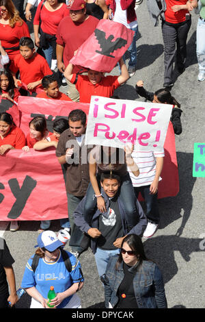 4. April 2009 - Los Angeles, Kalifornien, USA - 11. jährliche Cesar Chavez gehen und Kundgebung zum Gedenken an das Leben und Vermächtnis und bringen die Aufmerksamkeit auf die UWF, United Farm Workers of America. Das Ziel des Marsches war Bewusstsein junger Menschen über Chavez es Nachrichten von Gewaltlosigkeit, soziale Gerechtigkeit und Dienst am nächsten zu verbreiten.  (Kredit-Bild: © Scott Mitchell/ZUMA Press) Stockfoto