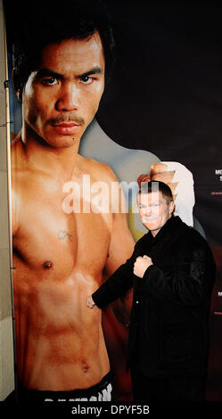 31. März 2009 kommt - Hollywood, Kalifornien, USA - britischen Boxer RICKY HATTON während der roten Teppich Veranstaltung Montag Abend für seinen bevorstehenden Kampf mit Manny Pacquiao. Die beiden Boxen Superstars entschied eine Gala-Veranstaltung fördern ihre Mai 2 Showdown in Las Vegas MGM Grand, Filmstars, Mickey Rourke und Mark Wahlberg außerhalb Hollywoods berühmten Roosevelt Hotel in Hollywood CA in den Schatten. Stockfoto