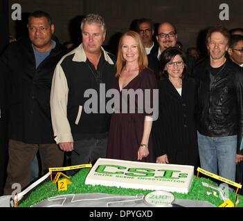 10. Februar 2009 - Universal City, Kalifornien, USA - Schauspieler LAURENCE FISHBURNE, WILLIAM PETERSEN, MARG HELGENBERGER, GEORGE EADS & Besetzung von CSI feiert 200. Episode Onl Menge in den Universal Studios. (Kredit-Bild: © Lisa O'Connor/ZUMA Press) Stockfoto