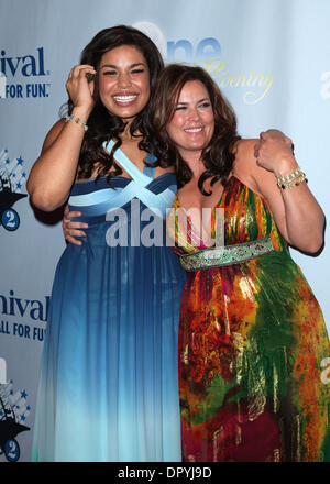 26. März 2009 - San Pedro, Kalifornien, USA - Musiker JORDIN SPARKS mit Mutter JODI Ankunft in einen herrlichen Abend statt an Bord der Carnival Splendor in den Hafen von Los Angeles. (Kredit-Bild: © Lisa O'Connor/ZUMA Press) Stockfoto