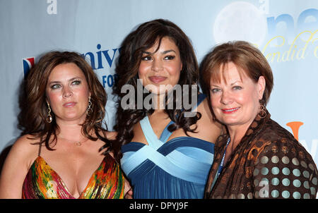 26. März 2009 - San Pedro, Kalifornien, USA - Musiker JORDIN SPARKS mit Mutter JODI & Großmutter PAM Ankunft in einen herrlichen Abend statt an Bord der Carnival Splendor in den Hafen von Los Angeles. (Kredit-Bild: © Lisa O'Connor/ZUMA Press) Stockfoto