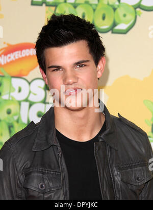 28. März 2009 statt - Westwood, Kalifornien, USA - Schauspieler TYLER LAUTNER Ankunft in Nickelodeon 22. Annual Kids' Choice Awards an UCLA Pauley Pavilion. (Kredit-Bild: © Lisa O'Connor/ZUMA Press) Stockfoto