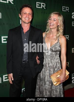 28. März 2009 - Hollywood, Kalifornien, USA - Schauspieler DAVID LYONS & Actress KARI MATCHETT ankommen, die er "sagt auf Wiedersehen nach 15 Jahre Party im sozialen statt. (Kredit-Bild: © Lisa O'Connor/ZUMA Press) Stockfoto