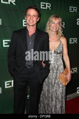 28. März 2009 - Hollywood, Kalifornien, USA - Schauspieler DAVID LYONS & Actress KARI MATCHETT ankommen, die er "sagt auf Wiedersehen nach 15 Jahre Party im sozialen statt. (Kredit-Bild: © Lisa O'Connor/ZUMA Press) Stockfoto