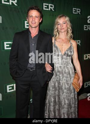 28. März 2009 - Hollywood, Kalifornien, USA - Schauspieler DAVID LYONS & Actress KARI MATCHETT ankommen, die er "sagt auf Wiedersehen nach 15 Jahre Party im sozialen statt. (Kredit-Bild: © Lisa O'Connor/ZUMA Press) Stockfoto