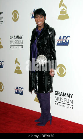 3. Dezember 2008 statt - Los Angeles, Kalifornien, USA - Sängerin NATALIE COLE Ankunft in The Grammy Nominierungen Konzert Live im Nokia Theater. (Kredit-Bild: © Lisa O'Connor/ZUMA Press) Stockfoto