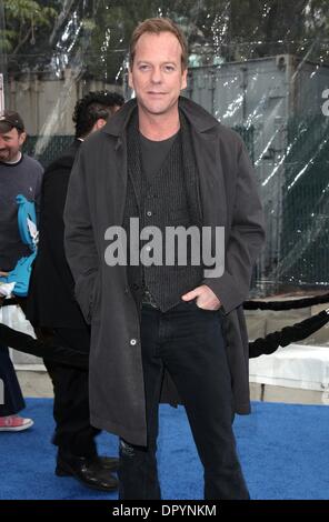 22. März 2009 statt - Universal City, Kalifornien, USA - Schauspieler KIEFER SUTHERLAND Ankunft in "Monsters VS Aliens" Los Angeles Premiere im Gibson Amphitheatre. (Kredit-Bild: © Lisa O'Connor/ZUMA Press) Stockfoto