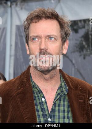 22. März 2009 statt - Universal City, Kalifornien, USA - Schauspieler HUGH LAURIE Ankunft in "Monsters VS Aliens" Los Angeles Premiere im Gibson Amphitheatre. (Kredit-Bild: © Lisa O'Connor/ZUMA Press) Stockfoto