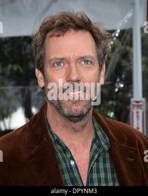 22. März 2009 statt - Universal City, Kalifornien, USA - Schauspieler HUGH LAURIE Ankunft in "Monsters VS Aliens" Los Angeles Premiere im Gibson Amphitheatre. (Kredit-Bild: © Lisa O'Connor/ZUMA Press) Stockfoto